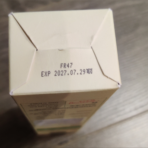 Brand new! AXIS-Y Dark Spot Correcting Glow Serum - Picture 6 of 9